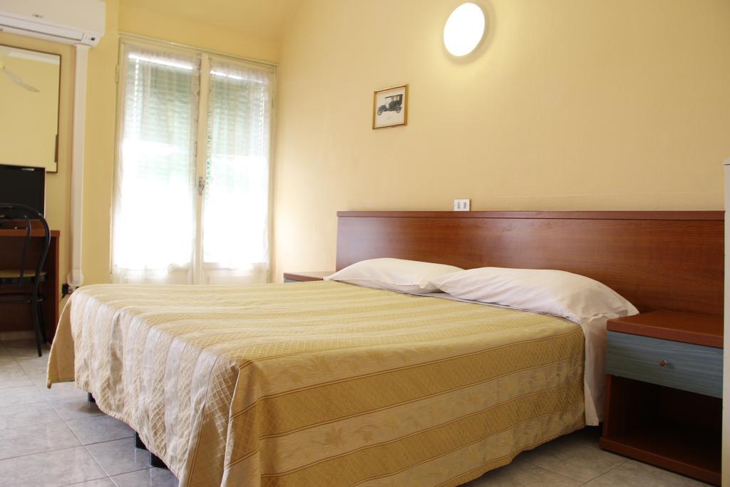 Hotel Rallye Milan Bagian luar foto