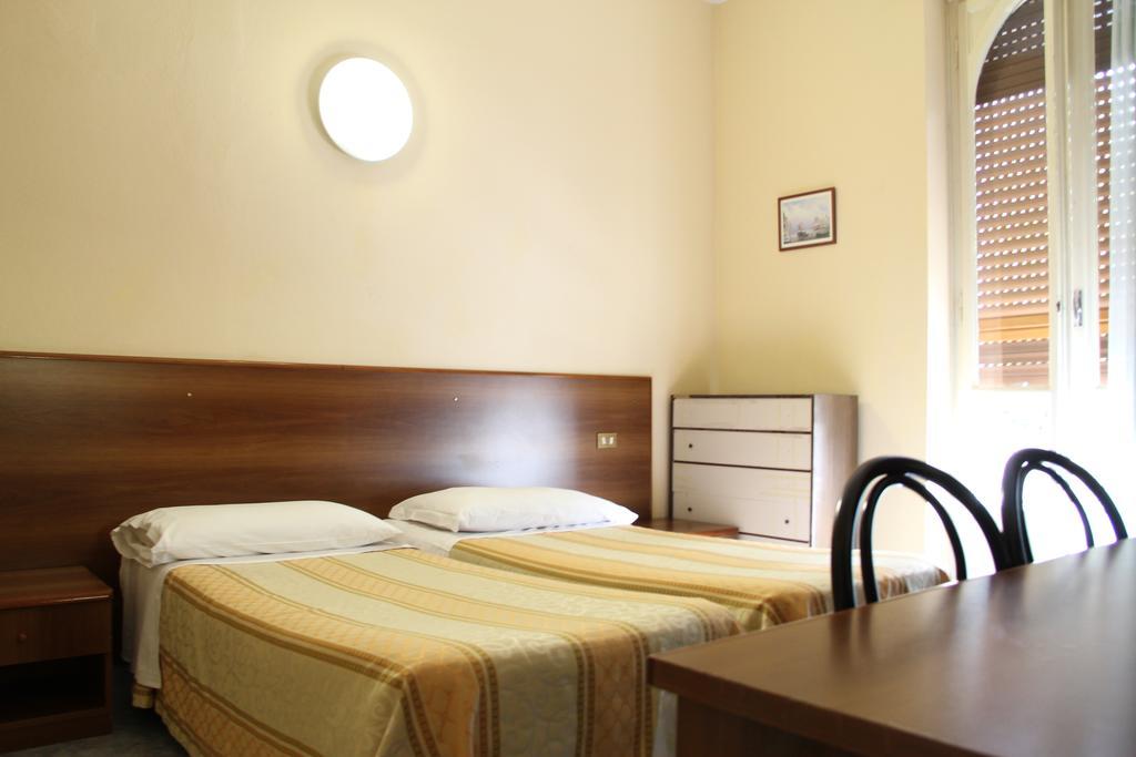 Hotel Rallye Milan Bagian luar foto