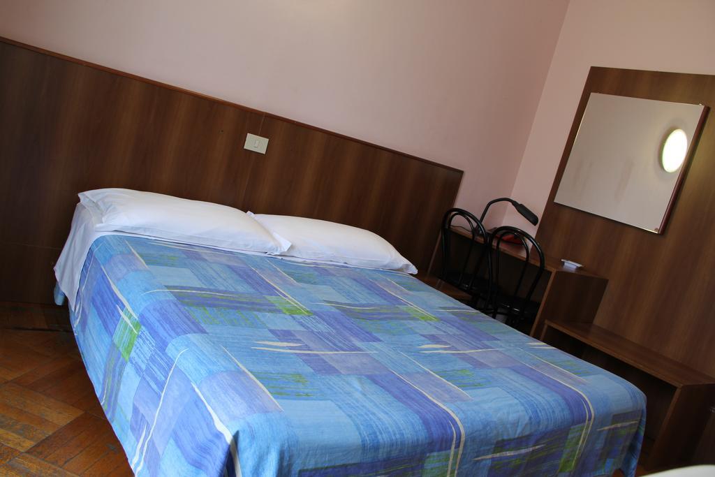 Hotel Rallye Milan Bagian luar foto